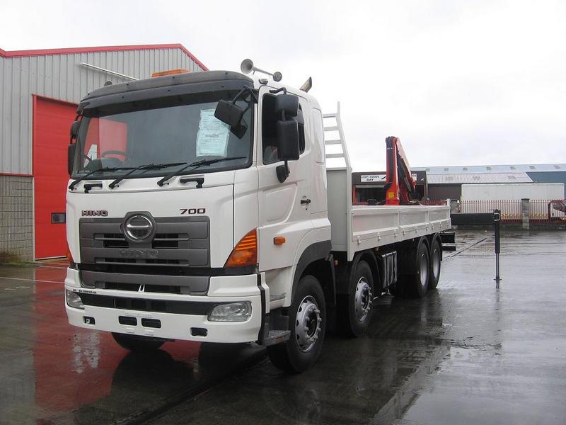 2008 HINO 700 H1