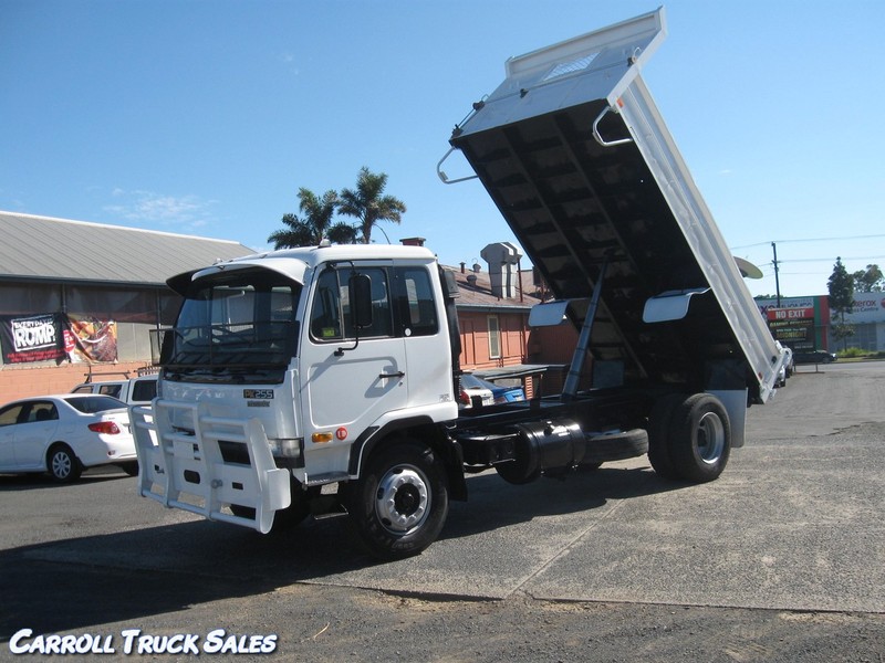 2001 NISSAN UD PK 2 55 0235