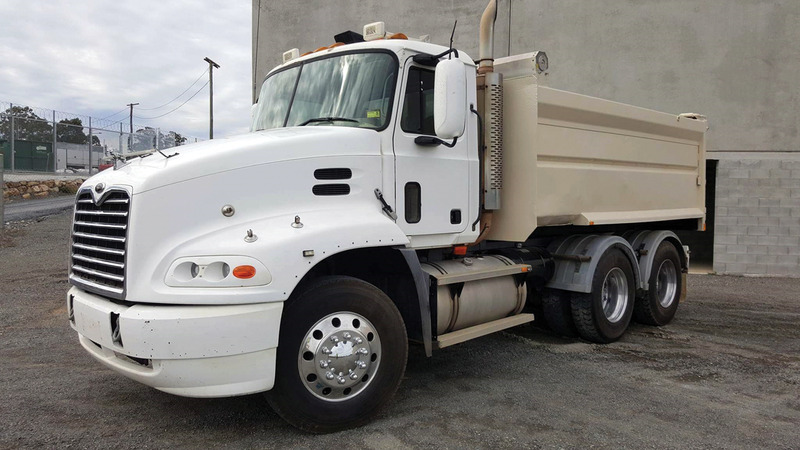 2003 MACK VISION