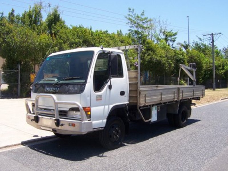 2005 ISUZU NPR 200