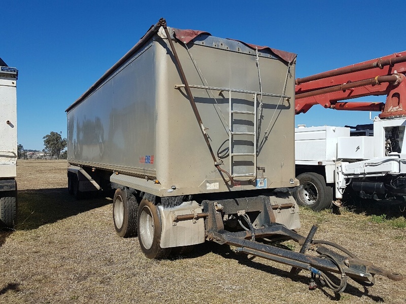 LUSTY QUAD DOG TRAILER