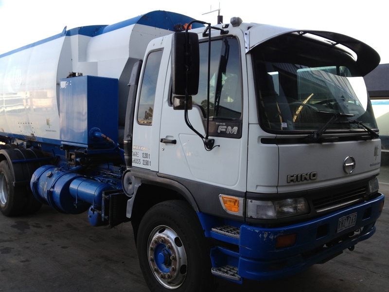 2001 HINO FM
