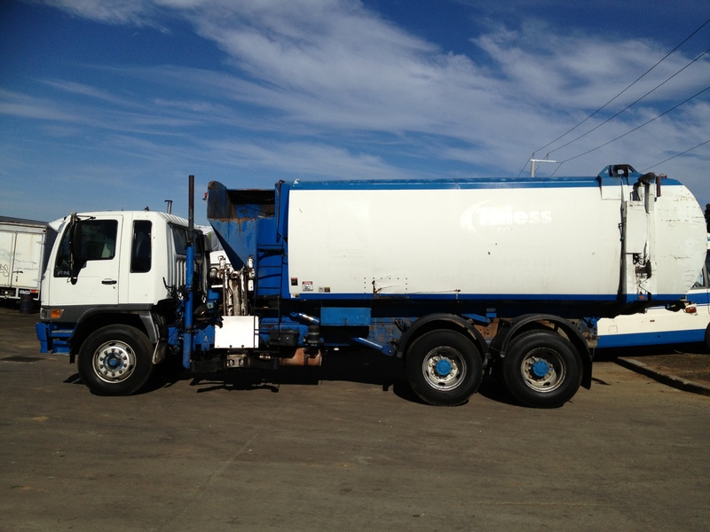 2001 HINO FM