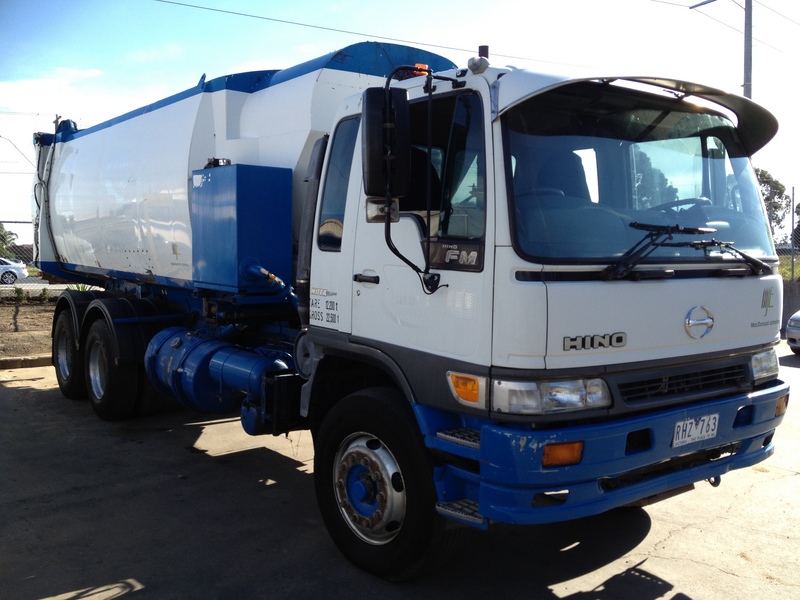 2001 HINO FM