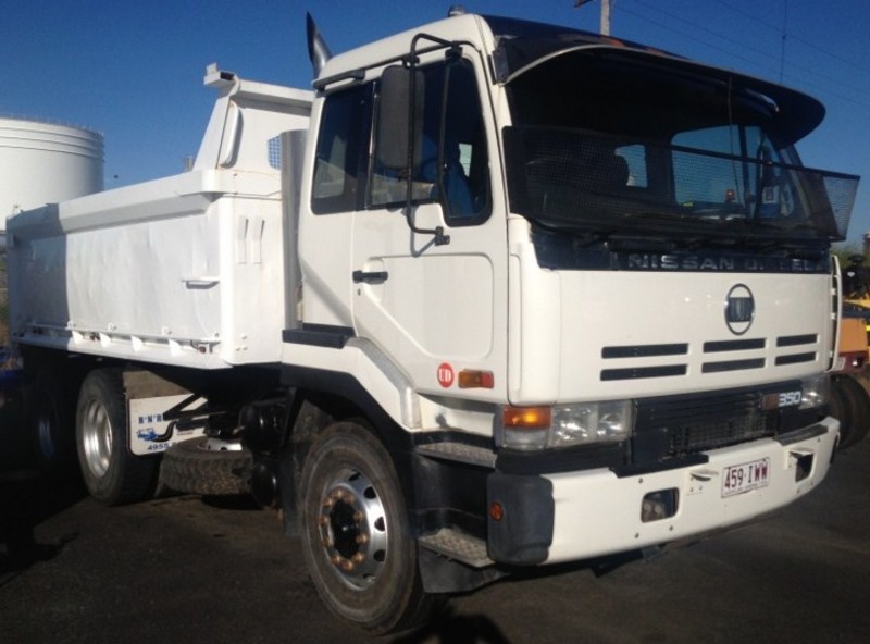 2000 NISSAN CW350