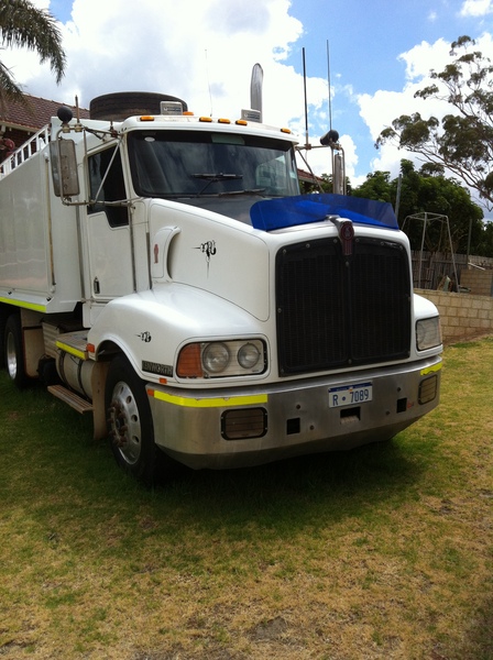 2004 KENWORTH T401 (6x4) 