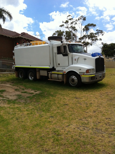2004 KENWORTH T401 (6x4) 