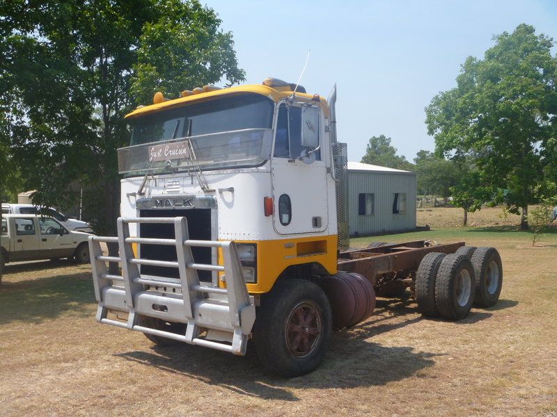 1981 mack cruiseliner