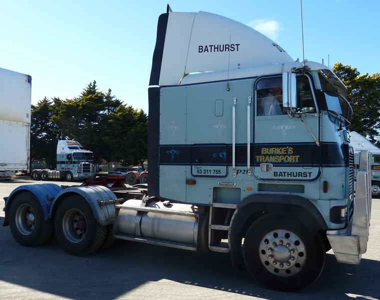 1999 Freightliner FLB