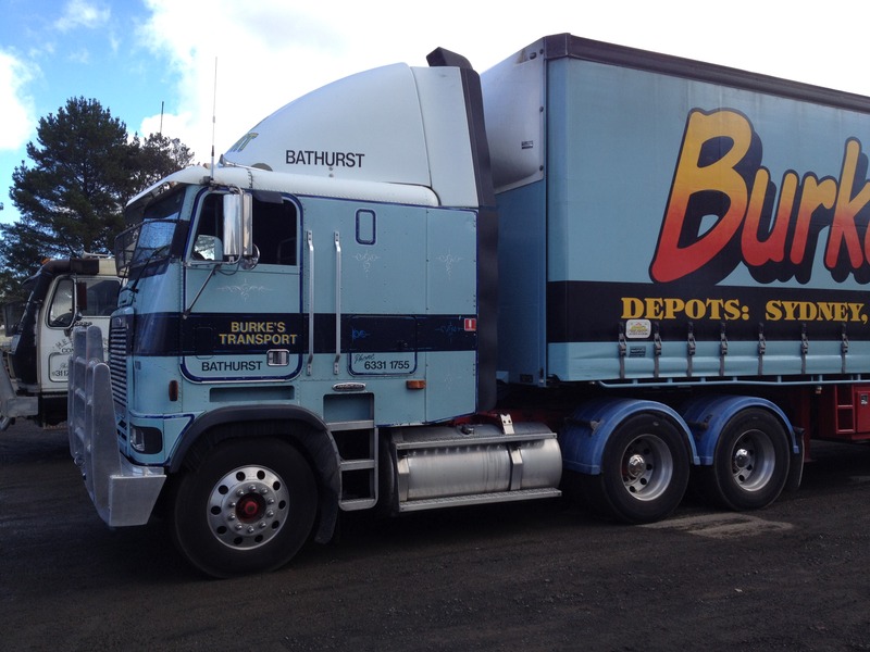 1999 Freightliner FLB