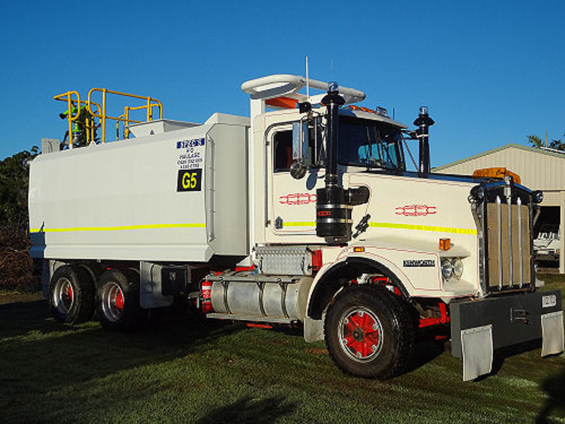 2002 KENWORTH T650 (6x4)