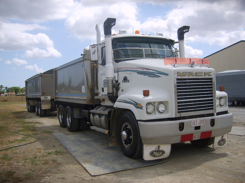 2003 MACK TRIDENT ELECTRIC SHIFT.