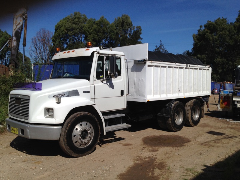 1998 FREIGHTLINER FL 80