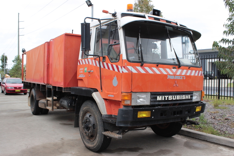 1990 MITSUBISHI FK 102 6000KG