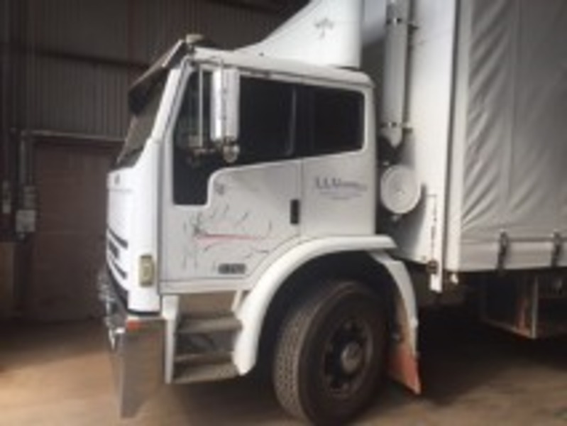 1996 INTERNATIONAL ACCO 2350G 250