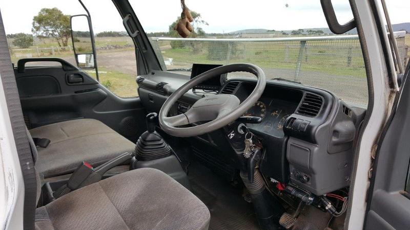 2004 ISUZU NPR 400 CREW NC