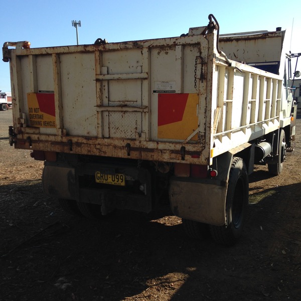 1989 MITSUBISHI FK 102 6000KG