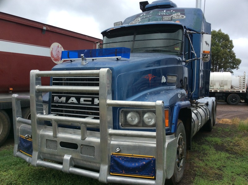 1996 MACK CLR