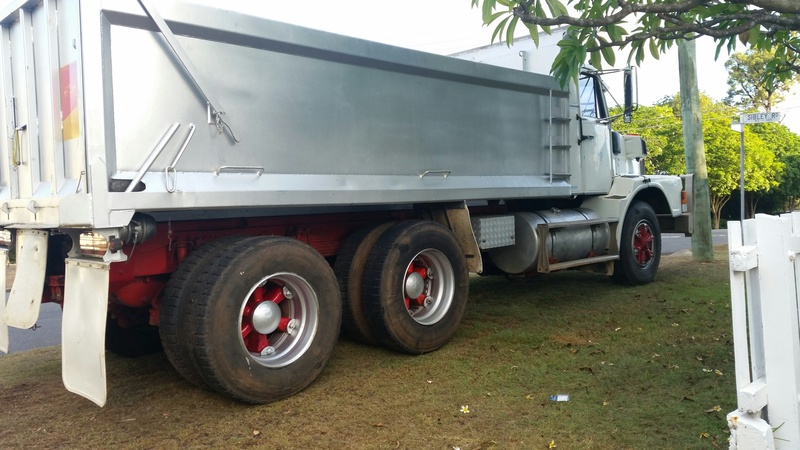 1985 VOLVO N12 (6x4)