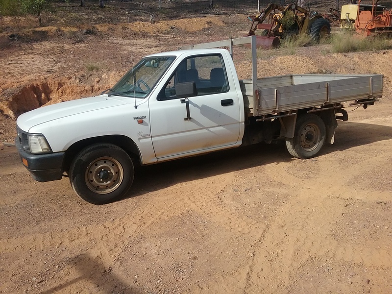 1995 TOYOTA HILUX