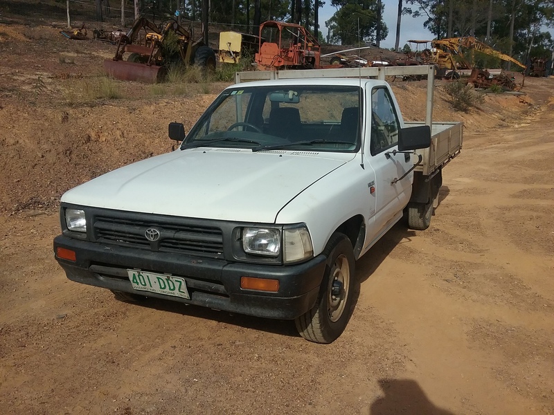 1995 TOYOTA HILUX