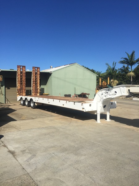 2012 Lusty Tri axle low loader