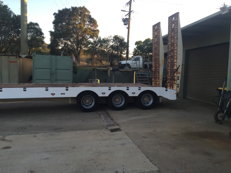 2012 Lusty Tri axle low loader