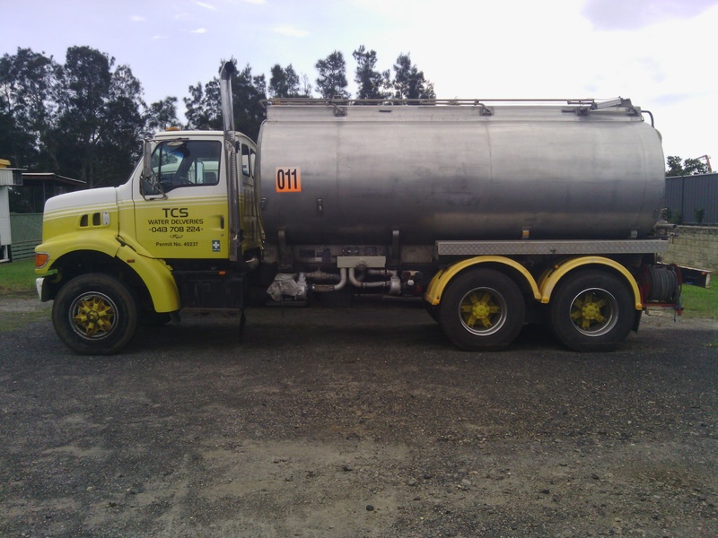 1998 FORD LOUISVILLE LT-8501