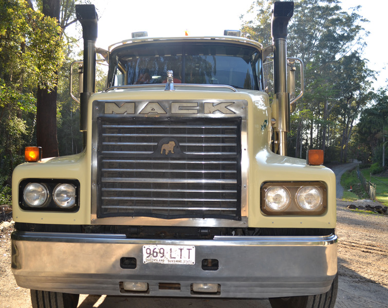 2006 MACK TRIDENT
