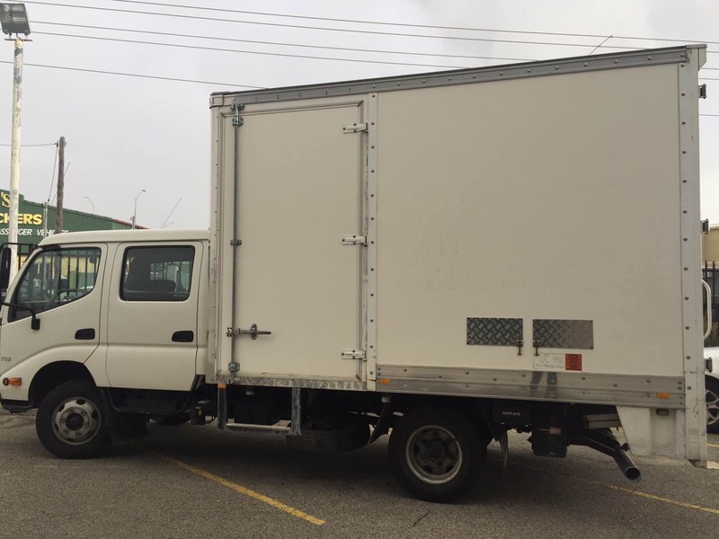 2009 HINO 300 716 XZU417R