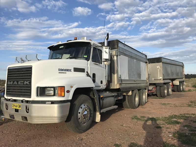 2002 MACK CHR 94A