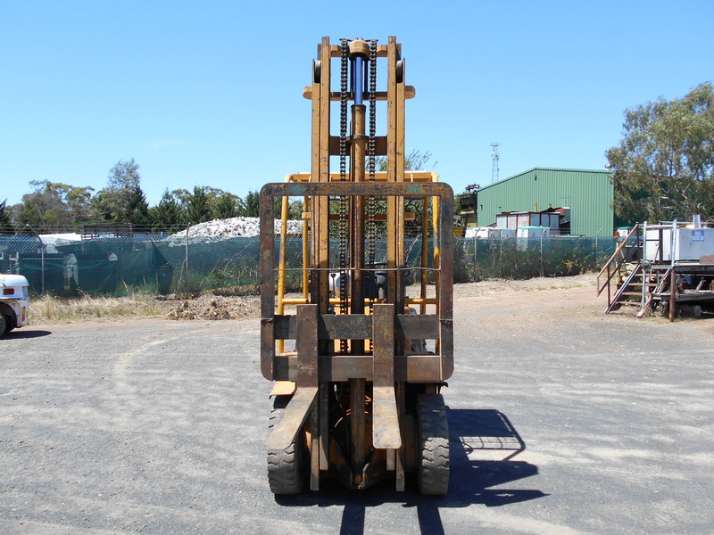 MITSUBISHI 2.5 TONE FORKLIFT