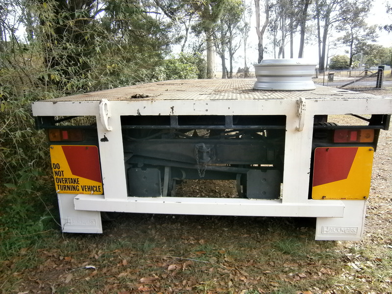 1982 HAULMARK 2 AXLE DOG TRAILER