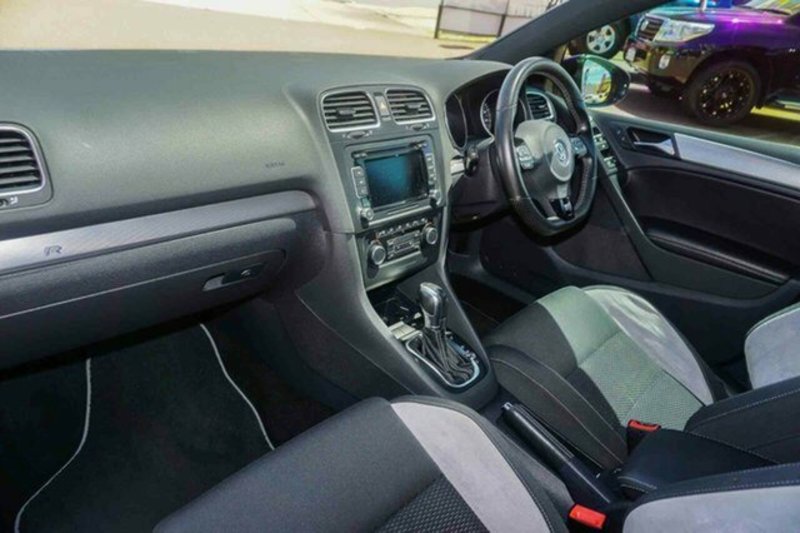 2011 VOLKSWAGEN GOLF R 1K MY11
