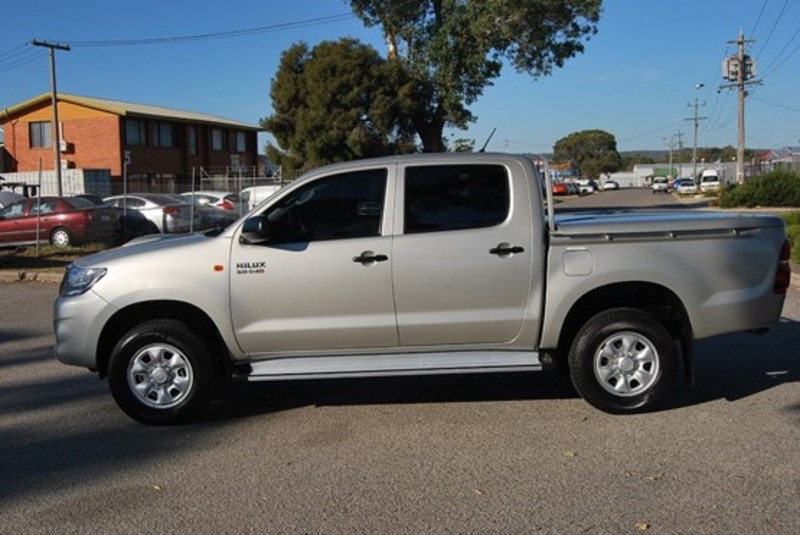 2011 TOYOTA HILUX SR KUN26R