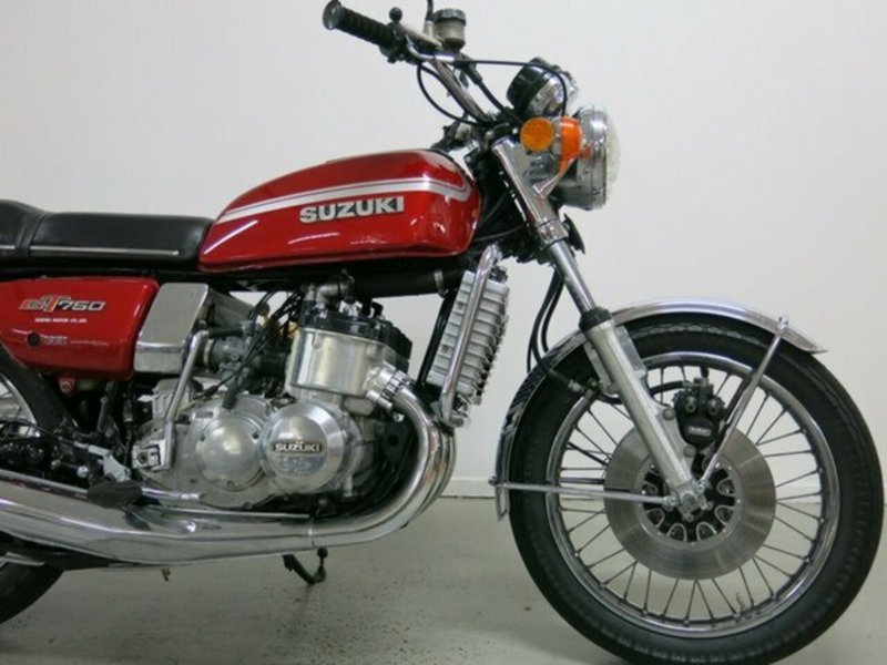 1975 SUZUKI GT750