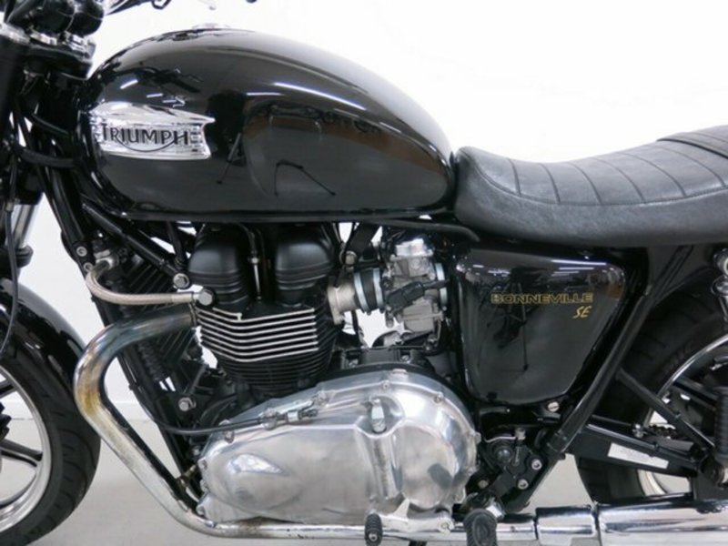 2011 TRIUMPH Bonneville SE