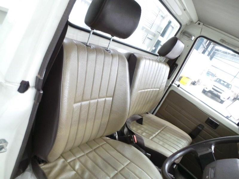 1985 TOYOTA LAND CRUISER HJ75 TRAY TRUCK