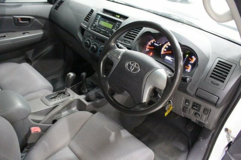 2013 TOYOTA HILUX SR (4x4) KUN26R MY12