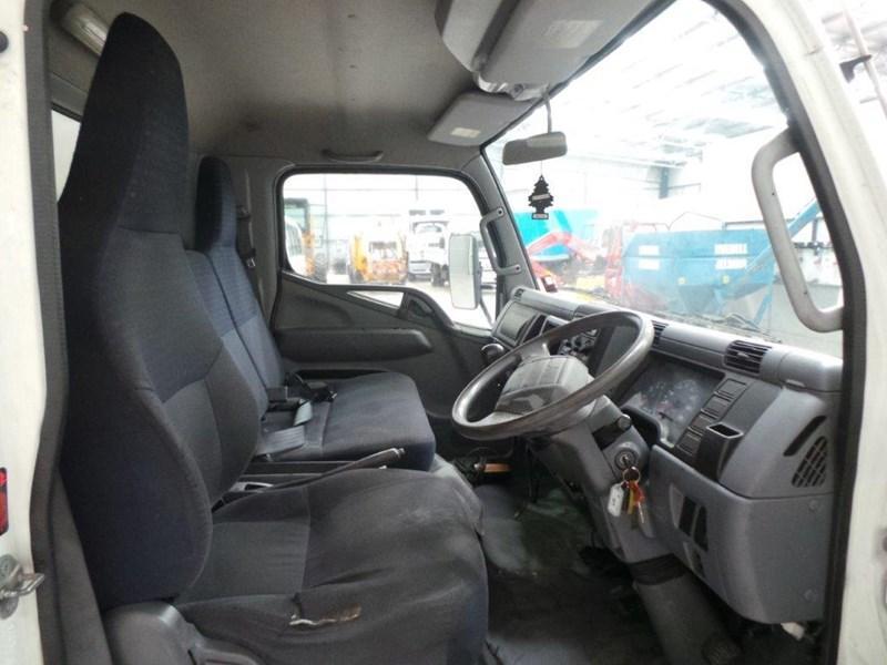 2009 FUSO CANTER