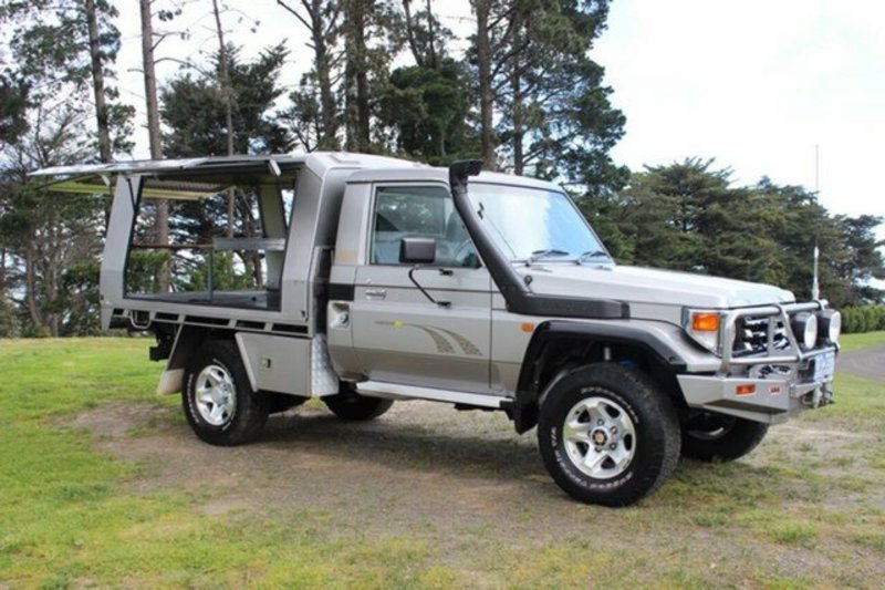 2002 TOYOTA LANDCRUISER RV (4x4) HDJ79R