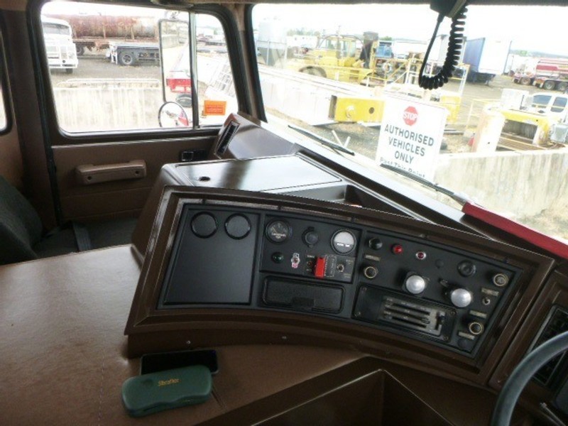 1988 INTERNATIONAL Acco T2670 T Line 2670 Acco T2670 Truck