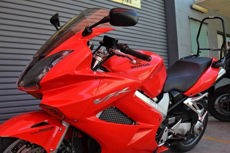 2005 HONDA VFR800FI