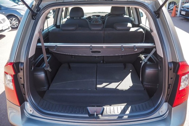 2010 KIA RONDO LX UN
