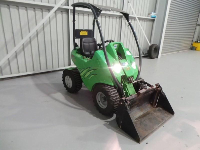 AVANT 220 WHEEL LOADER