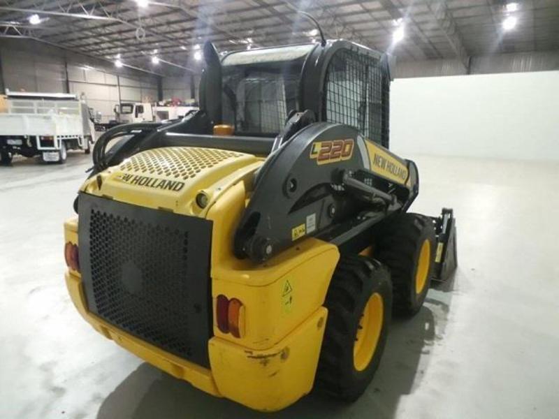 2011 NEW HOLLAND L220 SKID STEER LOADER
