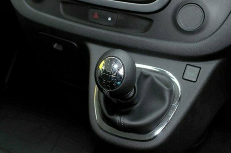 2016 RENAULT TRAFIC 103KW Low Roof SWB X82