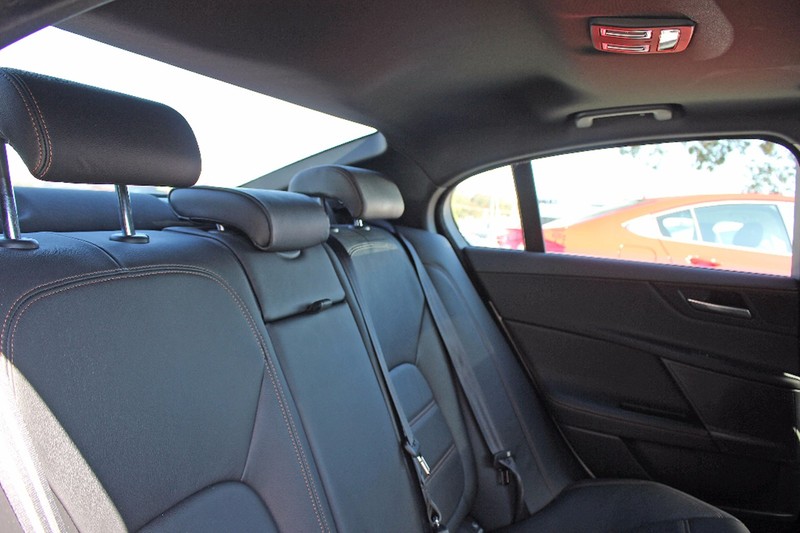 2015 JAGUAR XE 25T PRESTIGE X760