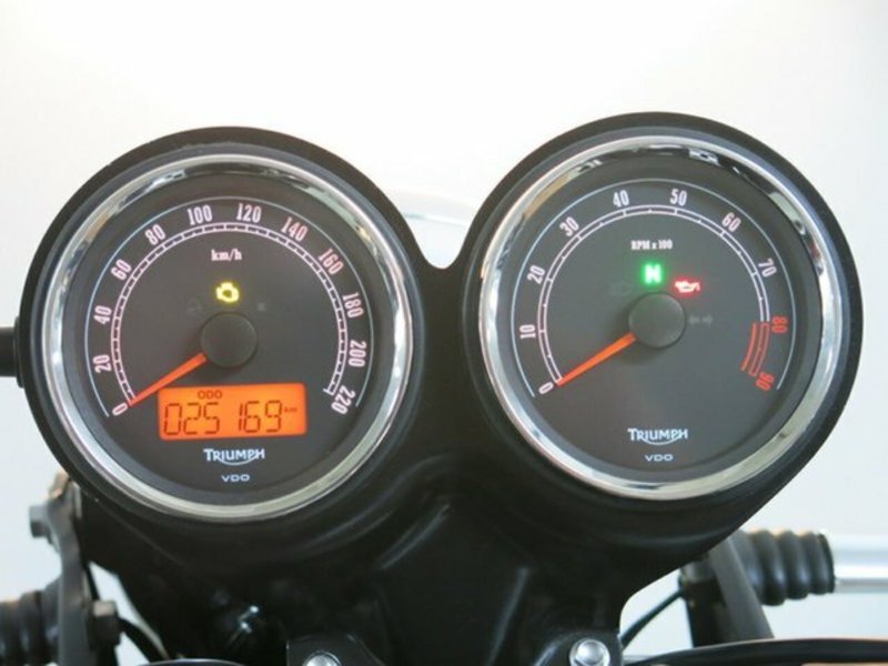 2011 TRIUMPH Bonneville SE