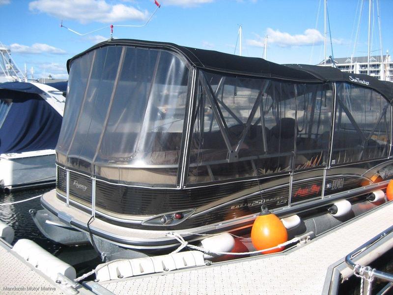 Sun Tracker Party Barge 250 XP3 Regency Edition